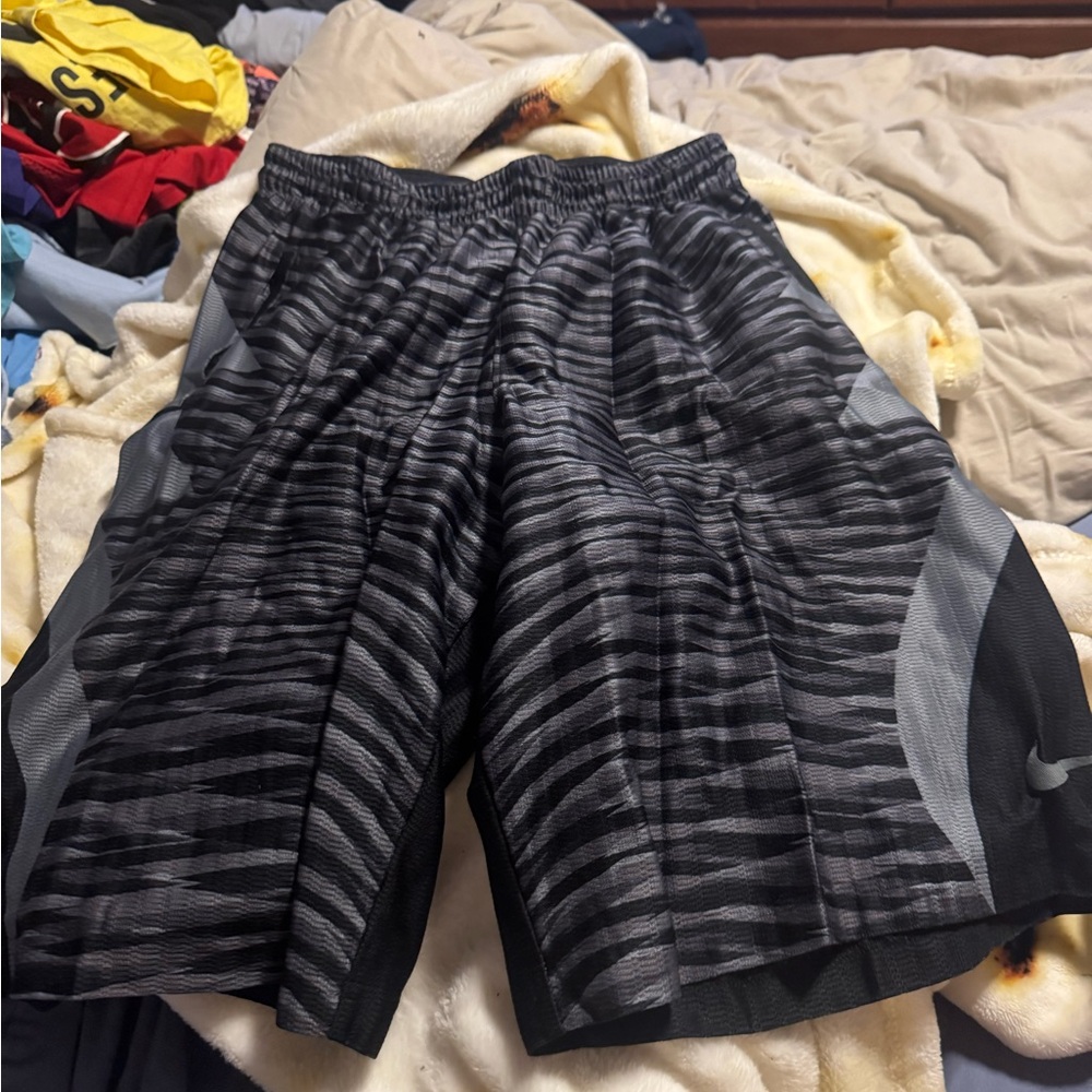 Nike Men's Black and Gray Patterned Athletic Shorts